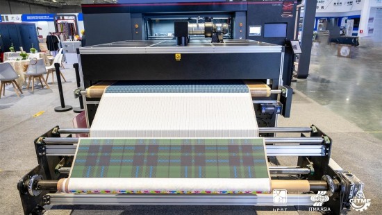 Šest nejlepších otázek pro výběr digitálních textilních tiskáren: Základní průvodce pro výrobce oděvů a studia